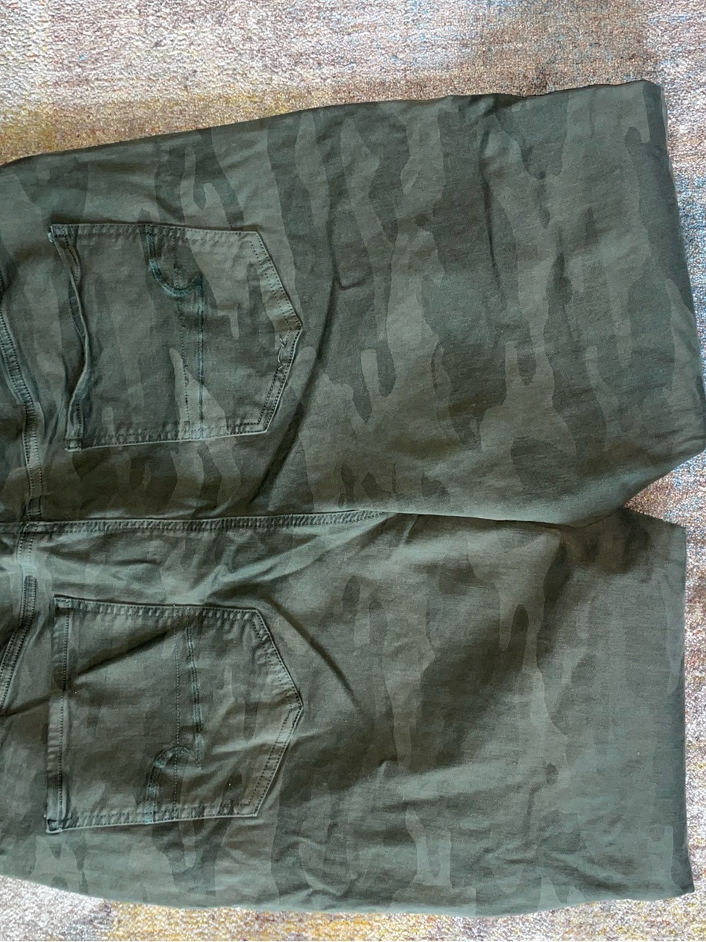 American Eagle Outfitters Camo Jeggings with Knee Distress 22 Short - Picture 5 of 10